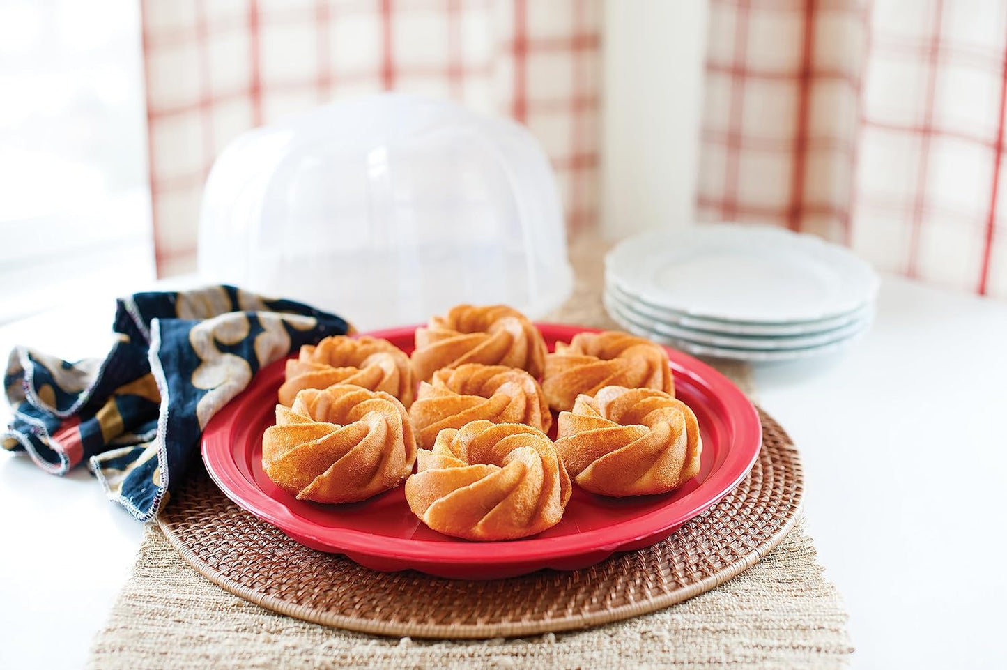Nordic Ware Bundt Cake Keeper, 13"