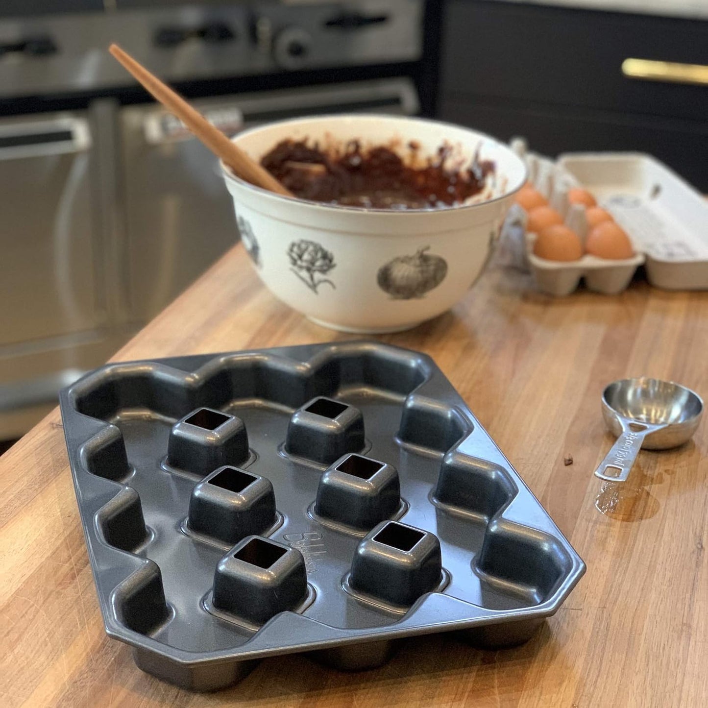 Bakelicious Crispy Corner Brownie Pan, 12-cavities