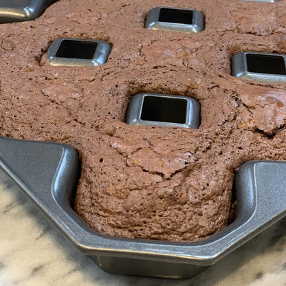 Bakelicious Crispy Corner Brownie Pan, 12-cavities