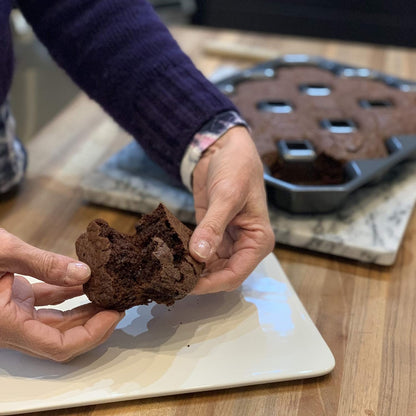 Bakelicious Crispy Corner Brownie Pan, 12-cavities